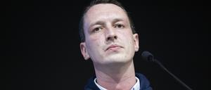 ARCHIV - 24.02.2024, Nordrhein-Westfalen, Marl: Der fraktionslose Abgeordnete Matthias Helferich und Mitglied der Jungen Alternative für Deutschland spricht während des 21. Landesparteitags der "Alternative für Deutschland". (zu dpa: «NRW-AfD will Rechtsaußen Helferich ausschließen - schwere Vorwürfe») Foto: Thomas Banneyer/dpa +++ dpa-Bildfunk +++