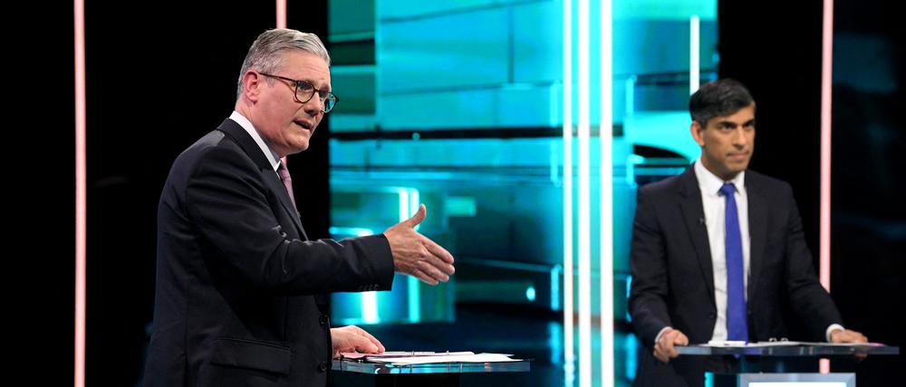 Labour Party leader Keir Starmer and Conservative Party leader and Prime Minister Rishi Sunak debate, as ITV hosts the first head-to-head debate of the General Election, in Manchester, Britain, June 4, 2024 in this handout image. Jonathan Hordle/ITV/Handout via REUTERS THIS IMAGE HAS BEEN SUPPLIED BY A THIRD PARTY. NO RESALES. NO ARCHIVES. NO NEW USES AFTER JULY 4, 2024.