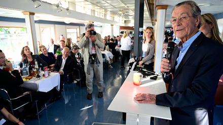 SPD-Urgestein Franz Müntefering spricht bei der traditionellen „Spargelfahrt“ des Seeheimer Kreises zu den Gästen. Er verliert kein Wort über Kanzler Olaf Scholz.