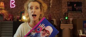 Maria Furtwängler als Fahrlehrerin Beate Harzer in der Serie „Ausgebremst“