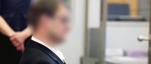 Ein 49-jähriger Mann muss sich als mutmaßlicher Terrorist der rechten „Kaiserreichsgruppe“ verantworten.