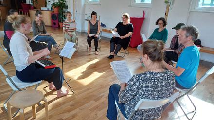Chorleiterin Nora Zender singt mit ihrer Gruppe gern südosteuropäische Lieder. 