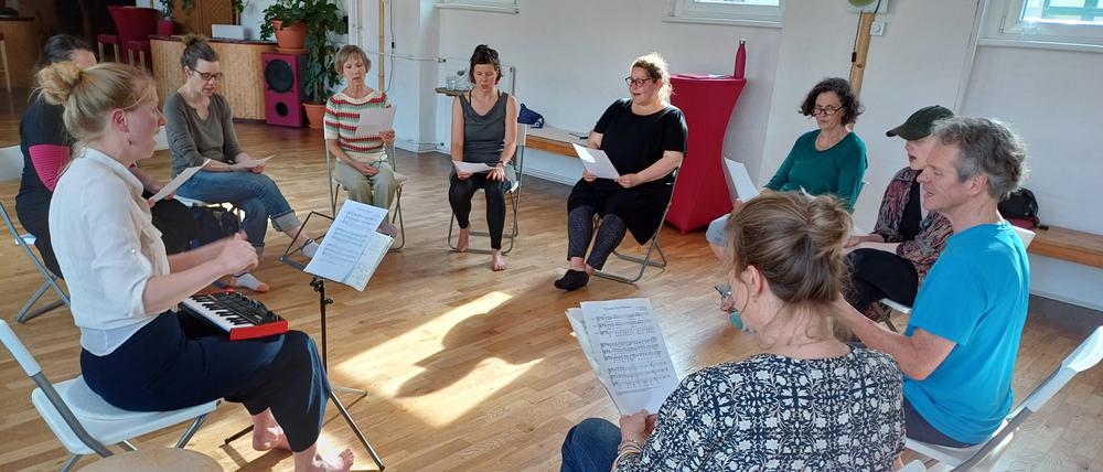 Chorleiterin Nora Zender singt mit ihrer Gruppe gern südosteuropäische Lieder.