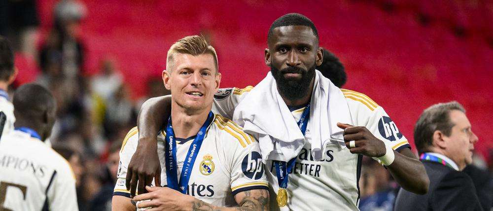 Real Madrids Champions-League-Sieger Antonio Rüdiger (rechts) und Toni Kroos trainierten am Mittwoch zum ersten Mal mit dem DFB-Team.