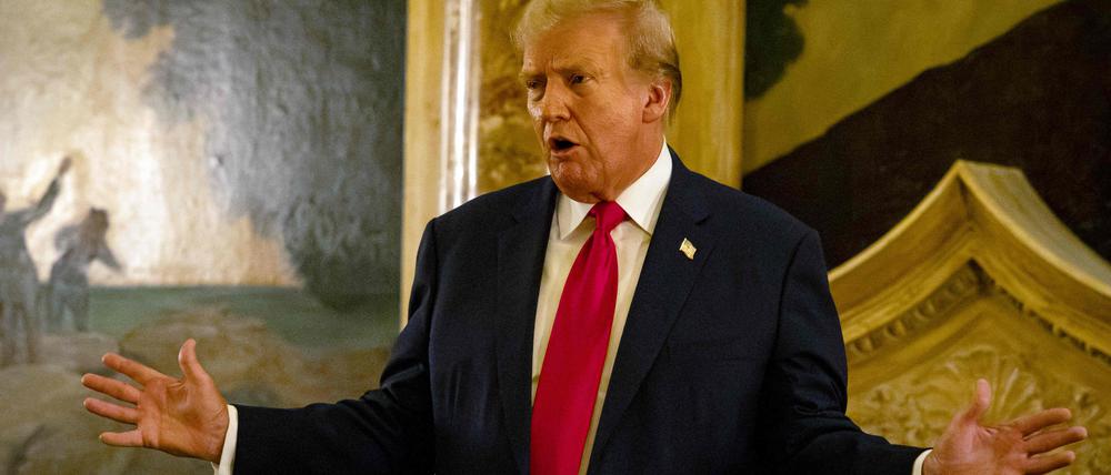Ex-US-Präsident Donald Trump spricht in Mar-a-Lago am 5. Juni 2024 in West Palm Beach, Florida zu Wahlkampfspendern.