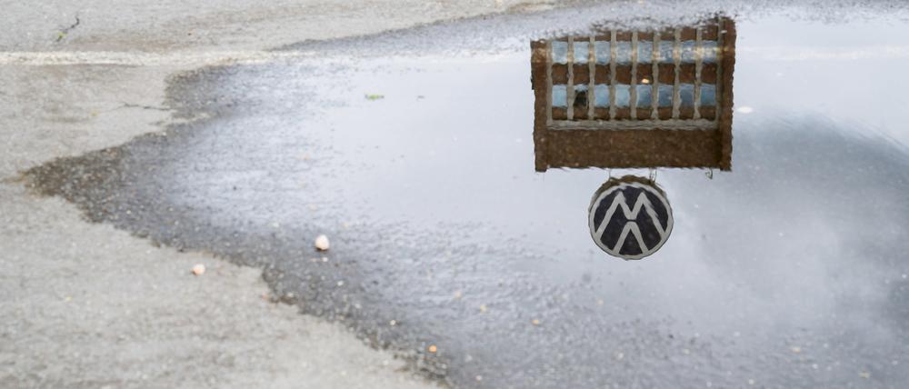 VW in Wolfsburg: Wie sähe die Zukunft jener Beschäftigten aus, deren aktuelle Aufgaben künftig wegfallen könnten? Diese Frage gilt es noch zu klären.