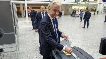 Geert Wilders von der radikal-rechten Partei für die Freiheit (PVV) gibt seine Stimme zur Europawahl ab. 