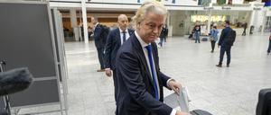 Geert Wilders von der radikal-rechten Partei für die Freiheit (PVV) gibt seine Stimme zur Europawahl ab. 