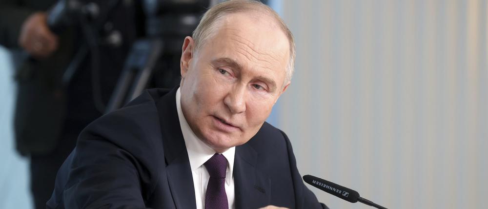 Wladimir Putin antwortete zum ersten Mal seit Kriegbeginn auf Fragen internationaler Journalisten.