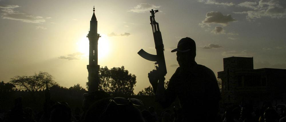 Ein Kämpfer im sudanesischen Bürgerkrieg (Symbolbild)