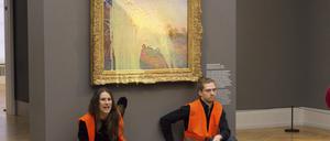 Climate protesters of Last Generation after throwing mashed potatoes at the Claude Monet painting "Les Meules” at Potsdam’s Barberini Museum on Sunday Oct. 24, 2022, to protest fossil fuel extraction. (Last Generation via AP) Nicola Jahresrückblick 31122022