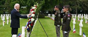 US-Präsident Joe Biden besuchte einen Friedhof, auf dem gefallene US-Soldaten bestattet sind.