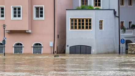 Teile der Altstadt von Passau sind vom Hochwasser der Donau überschwemmt (Symbolbild).