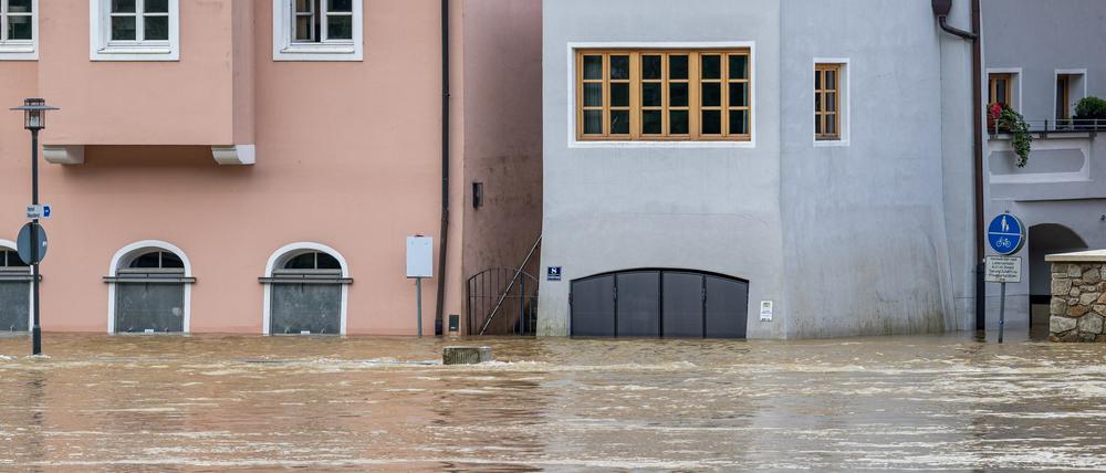 Teile der Altstadt von Passau sind vom Hochwasser der Donau überschwemmt (Symbolbild).
