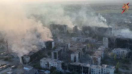  Blick auf die verwüstete Stadt Wowtschansk