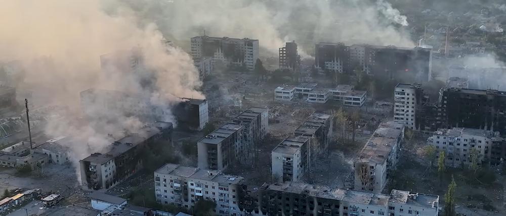  Blick auf die verwüstete Stadt Wowtschansk