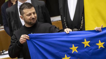 Einem Medienbericht zufolge gibt es sehr positive Signale von der EU für die Regierung von Ministerpräsident Wolodymyr Selenskyj in Kiew.