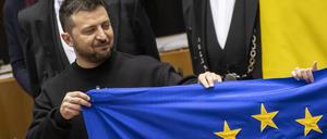 Einem Medienbericht zufolge gibt es sehr positive Signale von der EU für die Regierung von Ministerpräsident Wolodymyr Selenskyj in Kiew.