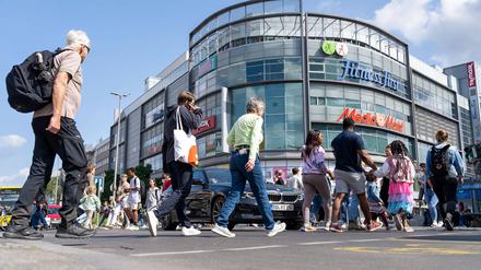 Das Kant-Center an der Kantstraße Ecke Wilmersdorfer Straße hat etwa 22.000 Quadratmeter Gewerbefläche.
