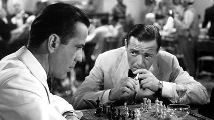 Zur ARTE-Sendung Peter Lorre - Hinter der Maske des Bösen Peter Lorre (re.) ist Teil der Filmgeschichte – und arbeitete mit namhaften Größen seiner Zeit wie Humphrey Bogart (li.) in „Casablanca“ zusammen. © Everett Collection/Aurimages Foto: ARTE Honorarfreie Verwendung nur im Zusammenhang mit genannter Sendung und bei folgender Nennung "Bild: Sendeanstalt/Copyright". Andere Verwendungen nur nach vorheriger Absprache: ARTE-Bildredaktion, Silke Wölk Tel.: +33 3 90 14 22 25, E-Mail: bildredaktion@arte.tv