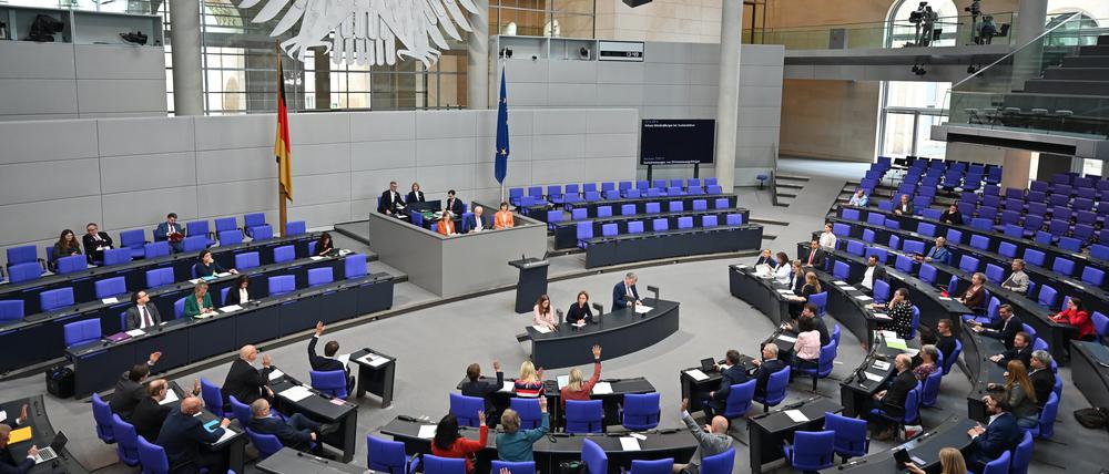 Abstimmung im Plenum während der 173. Sitzung des Bundestages