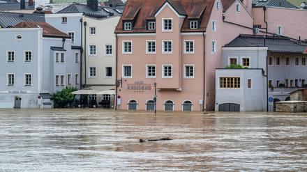 Die Donau überschwemmt Teile der Altstadt von Passau.