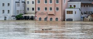 Die Donau überschwemmt Teile der Altstadt von Passau.
