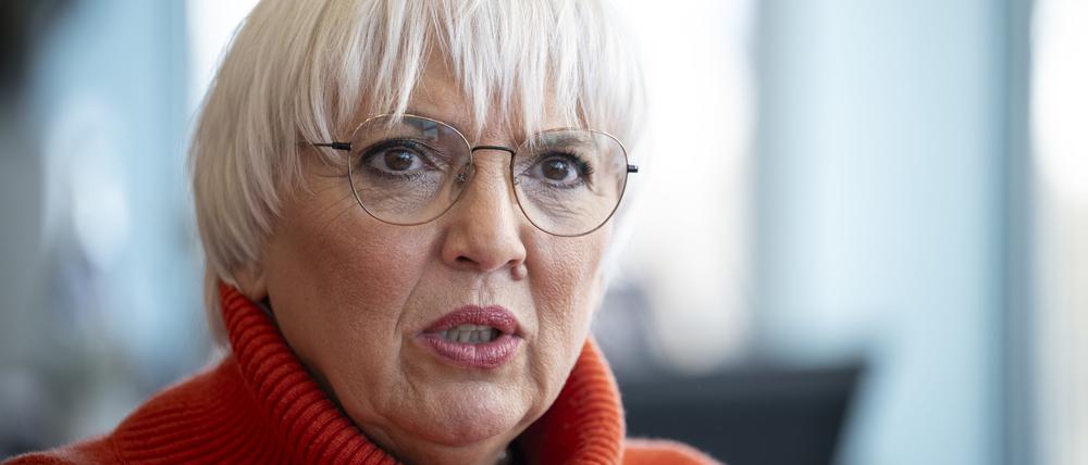 Die Politikerin, die es allen recht machen will: Claudia Roth wird für ihr Konzept zur Erinnerungspolitik kritisiert.