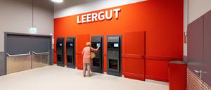 Die Leergut-Annahmestelle in einem Supermarkt. (Archivbild)