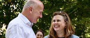 Der Regierende Kai Wegner (CDU) und Bezirkschefin Clara Herrmann (Grüne) beim Tag der Stadtnatur.