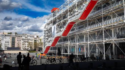 Ein Pariser Wahrzeichen: das Centre Pompidou mit seiner Rolltreppe an der Außenfassade.
