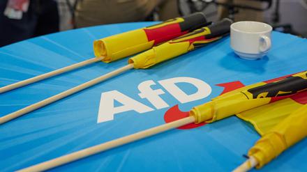 09.06.2024, Berlin: Medienvertreter bereiten sich in der AfD-Parteizentrale auf die erste Hochrechnung zur Europawahl vor.