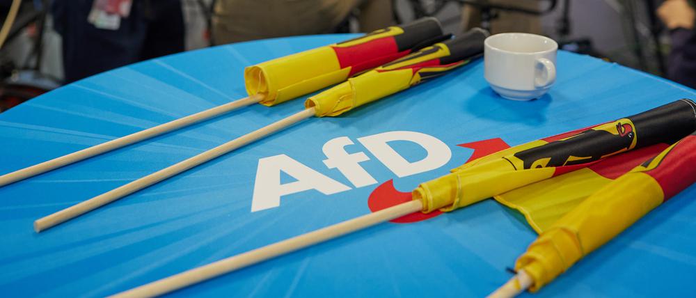 09.06.2024, Berlin: Medienvertreter bereiten sich in der AfD-Parteizentrale auf die erste Hochrechnung zur Europawahl vor.