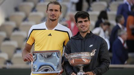 Für Alexander Zverev blieb am Ende nur die Schale für den Zweitplatzierten, den Siegerpokal staubte Carlos Alcaraz ab.