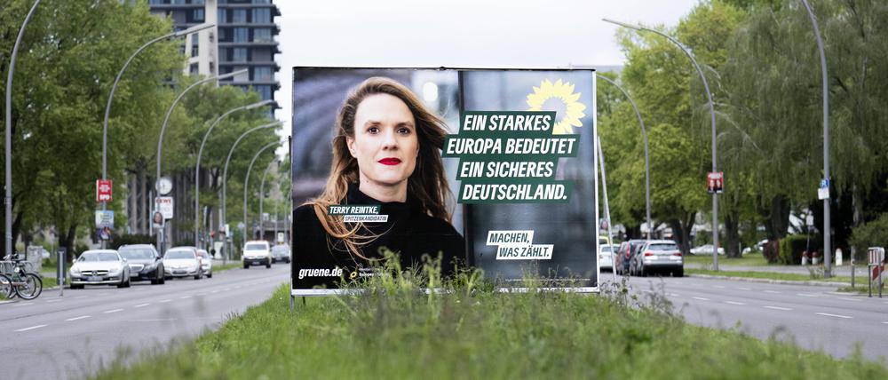 Ein Wahlplakat der Grünen mit Spitzenkandidatin Terry Reintke in Berlin.