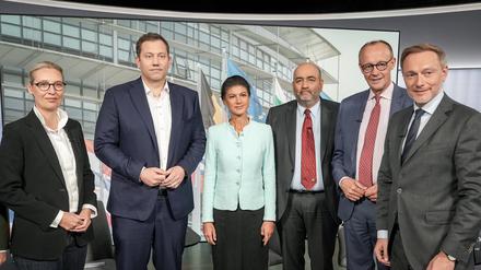 Alice Weidel (l.-r.), Fraktionsvorsitzende und Parteivorsitzende der AfD, und Sahra Wagenknecht, Parteivorsitzende vom Bündnis Sahra Wagenknecht (BSW)im Kreise aller Parteivorsitzenden.
