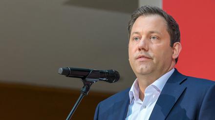 Europawahlabend der SPD im Willy-Brandt-Haus. Lars Klingbeil SPD frustriert.