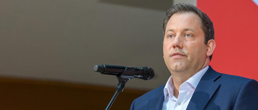Europawahlabend der SPD im Willy-Brandt-Haus. Lars Klingbeil SPD frustriert.