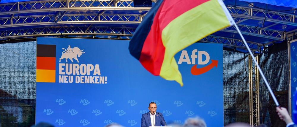 Tino Chrupalla, Bundesvorsitzender und Fraktionsvorsitzender der AfD, bei einer Kundgebung der AfD auf dem Schlossplatz Oranienburg.