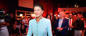 Sahra Wagenknecht, Parteivorsitzende des Bündnis Sahra Wagenknecht (BSW) geht nach den ersten Prognosen auf der Wahlparty des ·Bündnis Sahra Wagenknecht - Vernunft und Gerechtigkeit· (BSW) auf die Bühne. 