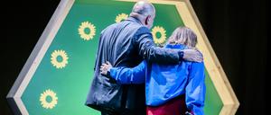 Abgang Arm in Arm. Die Grünen-Chefs Omid Nouripour und Ricarda Lang müssen eine schwere Niederlage aufarbeiten.