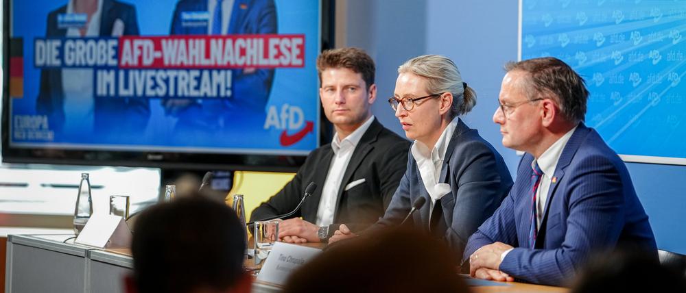René Aust (l-r), Leiter der AfD-Delegation im Europaparlament, Alice Weidel, Parteivorsitzende und Fraktionsvorsitzende der AfD, und Tino Chrupalla, AfD-Bundesvorsitzender und Fraktionsvorsitzender der AfD, geben eine Pressekonferenz nach der Europawahl.
