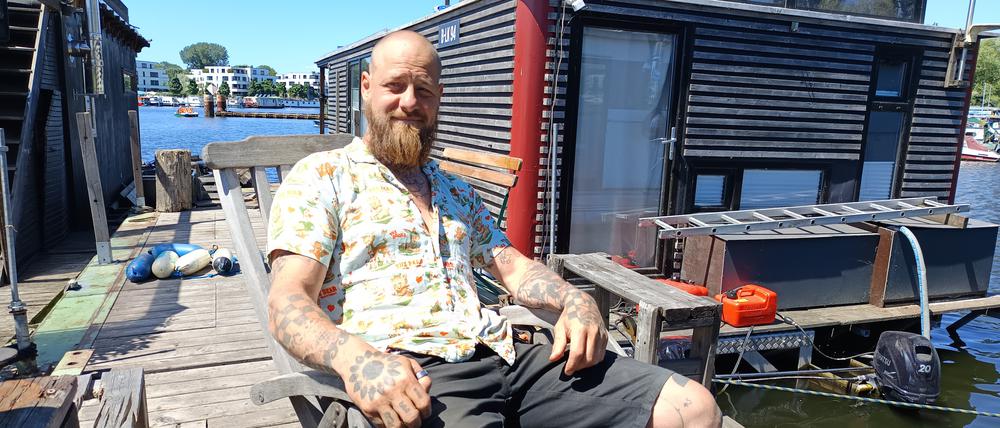 Jan Ebel lebt mit seiner Familie auf einem Hausboot in der Rummelsburger Bucht.