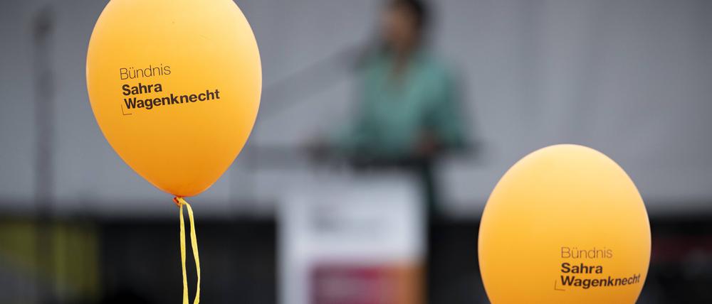 Luftballons bei einer BSW-Wahlkampfveranstaltung