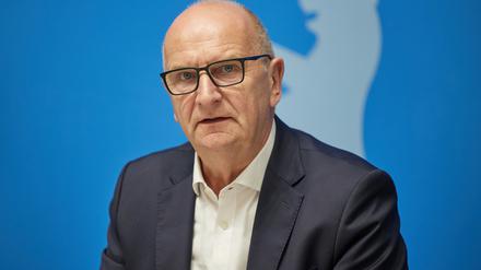 Dietmar Woidke (SPD), Ministerpräsident von Brandenburg, kommt zum Bahngipfel von Berlin und Brandenburg ins Rote Rathaus. 