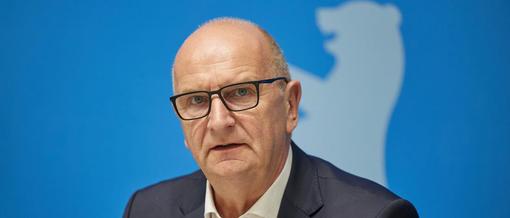 Dietmar Woidke (SPD), Ministerpräsident von Brandenburg, kommt zum Bahngipfel von Berlin und Brandenburg ins Rote Rathaus. 