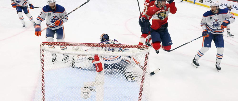 Und wieder drin. Die Oilers waren auch in Spiel zwei überfordert.