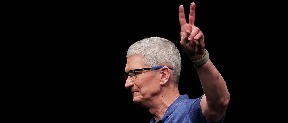 Apple-CEO Tim Cook stellt auf der Entwicklerkonferenz WWDC neue KI-Funktionen vor.