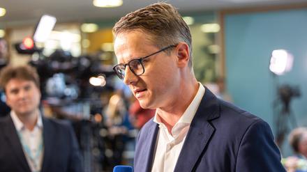Carsten Linnemann bei einem Pressestatement zu den Ergebnissen der Europawahl im Konrad Adenauer Haus am 09.06.2024.