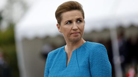 Dänemarks Ministerpräsidentin Mette Frederiksen nimmt am Donnerstag, 6. Juni 2024, an einer Zeremonie am dänischen Denkmal außerhalb von Sainte Marie du Mont in der Normandie teil.